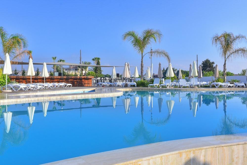 Lebay Beach Hotel Larnaca Exterior photo