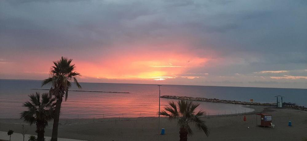 Lebay Beach Hotel Larnaca Exterior photo